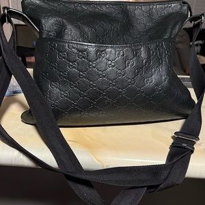 💯 % authentic Gucci crossbody bag